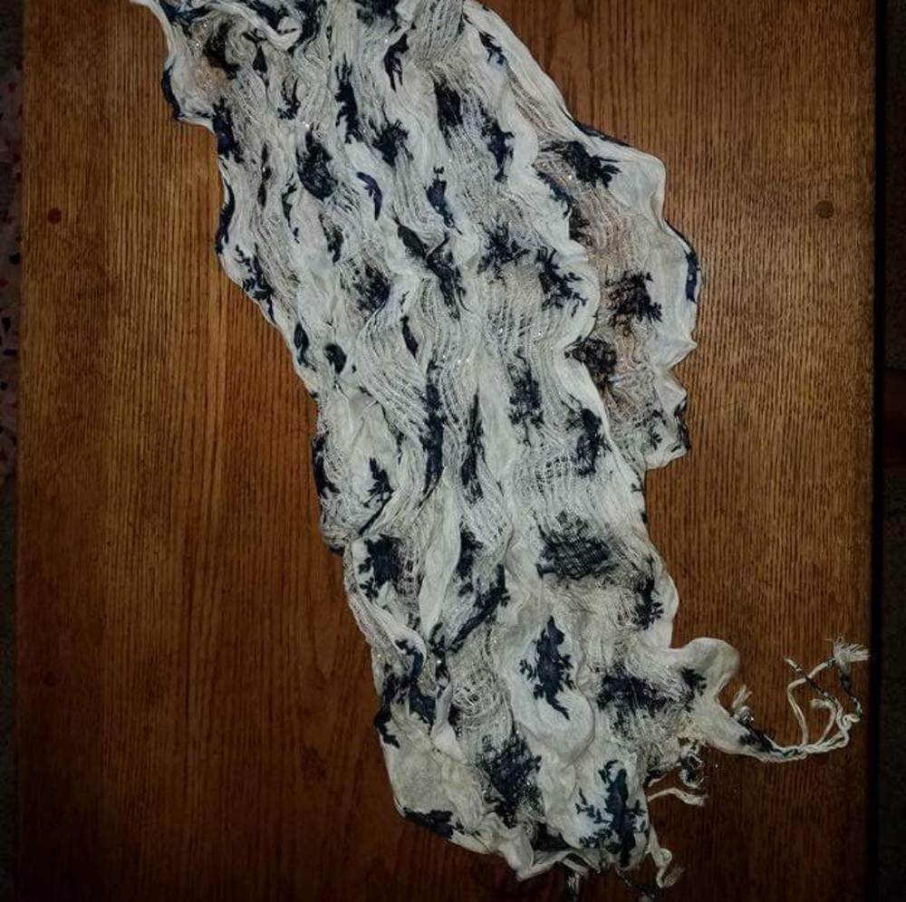 American eagle long fringed hem scarf